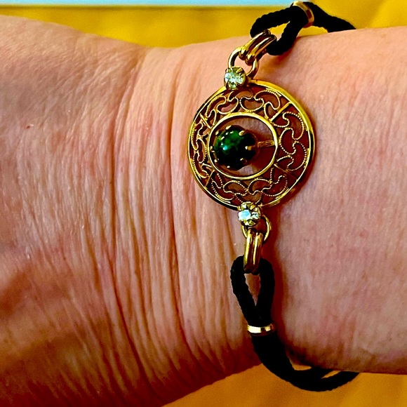 Vintage AMCO Bracelet. Surrounded by Cabochon and two sparkling rhinestones. - Picture 1 of 9